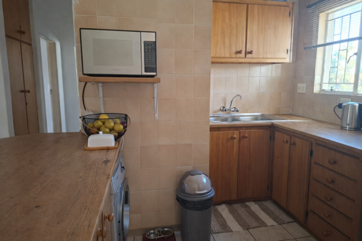 Neat & Move-In Ready 2-Bedroom Apartment in Secure Complex - Photo 3