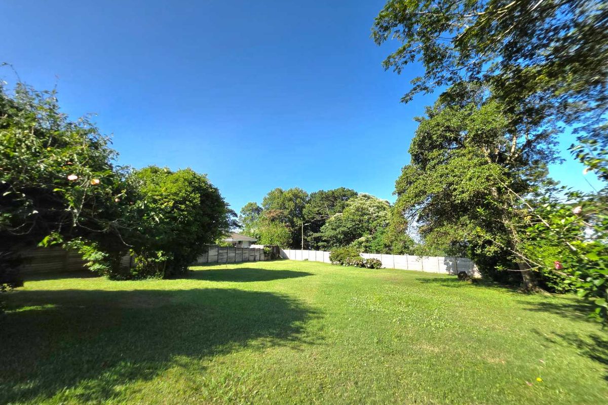 Spacious, 4 Bedroom Home with Separate Granny Flat and pool. **Exceptional Income Potential - Photo 4