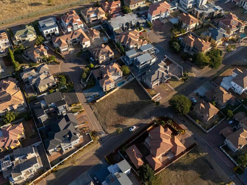 VACANT LAND IN SOUGHT AFTER MAGALIESBERG COUNTRY ESTATE - Photo 3