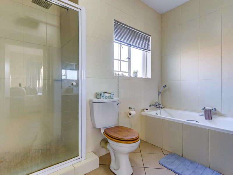 PICTURE PERFECT GROUND FLOOR TOWNHOUSE with 2 STOREROOMS - Photo 9