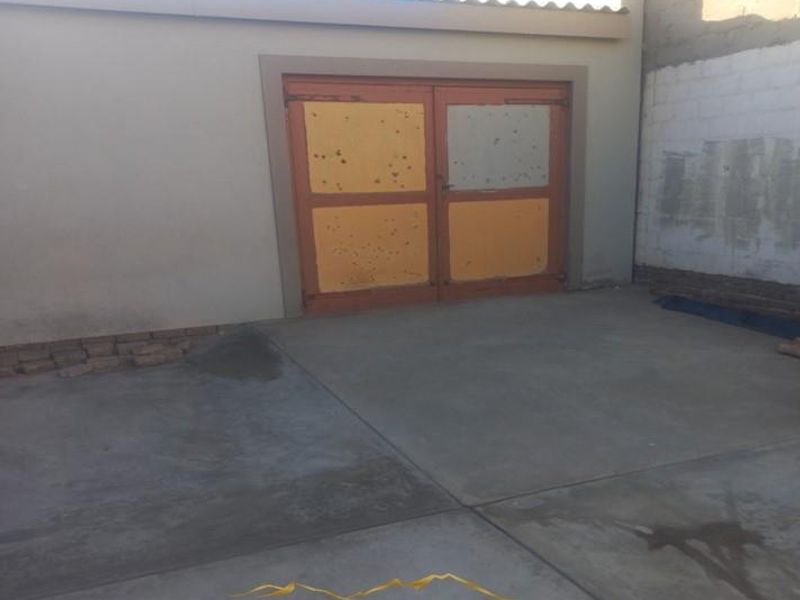 Walvisbay, Fairways Estate | Spacious 3 Bedroom House with Flat for sale - Photo 5