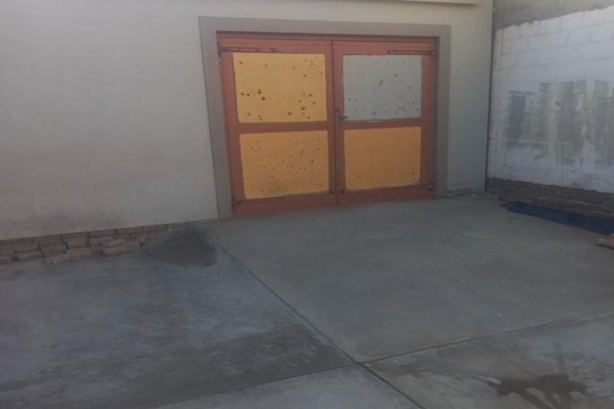 Walvisbay, Fairways Estate | Spacious 3 Bedroom House with Flat for sale - Photo 5