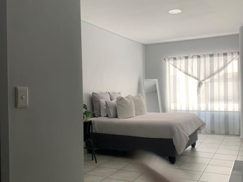 Modern Bachelor Unit for Sale - Photo 8