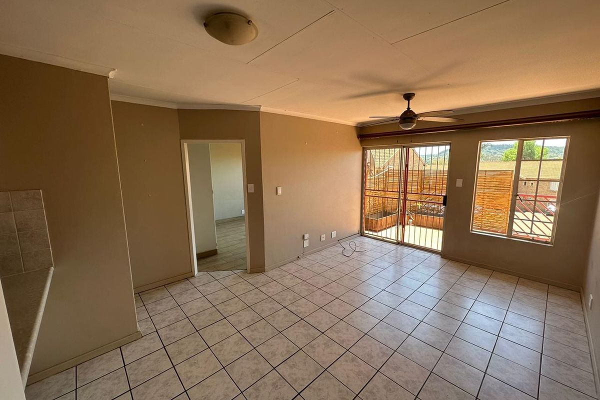 Stunning 2 Bedroom top unit in Faerie Glen for Sale - Photo 4