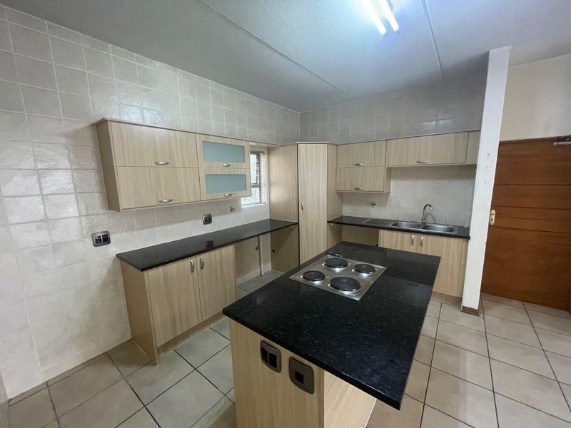 UNFURNISHED TWO BEDROOMS BALCONY - Photo 5
