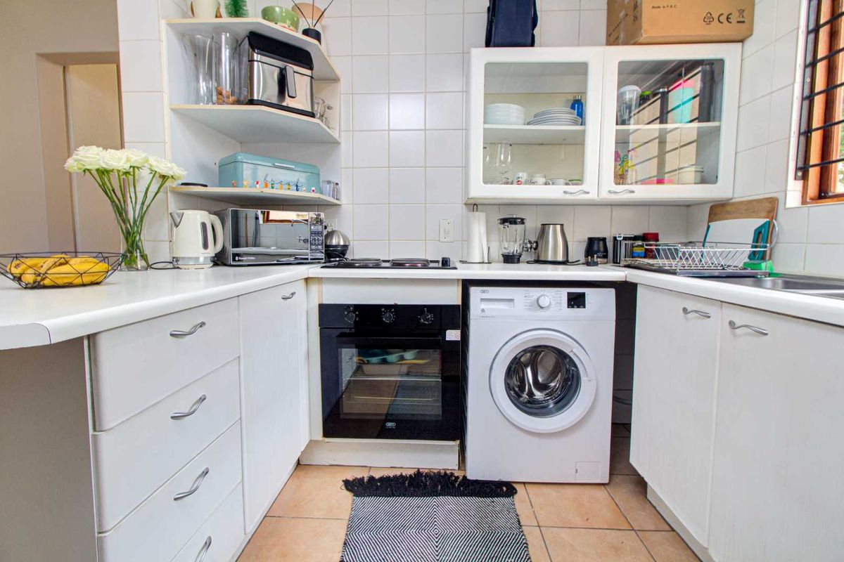 Tranquil Apartment Steps from Hoerskool Randburg! - Photo 5