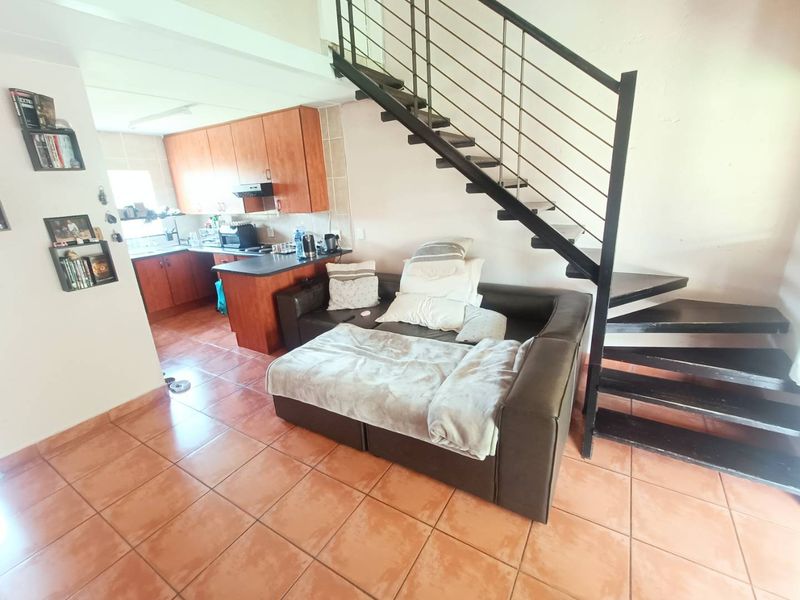 BEAUTIFUL TOWNHOUSE FOR SALE IN SECURE COMPLEX!!!! - Photo 4