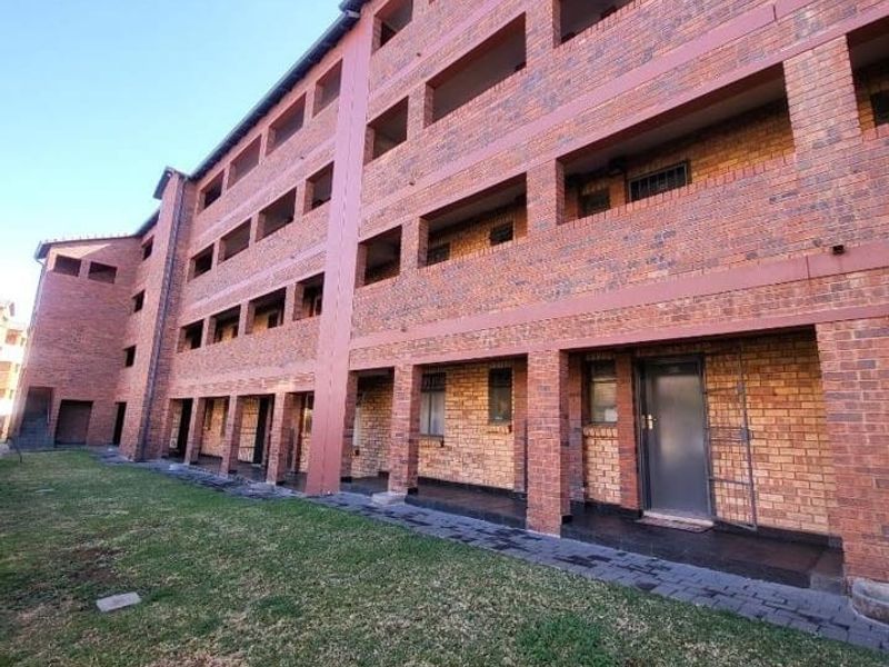 Two Bedroom Apartment in Montana - Photo 3