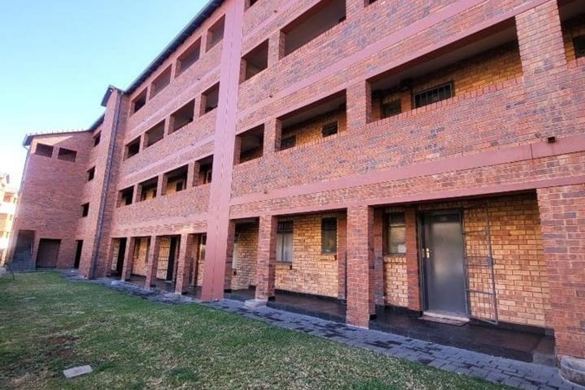 Two Bedroom Apartment in Montana - Photo 3