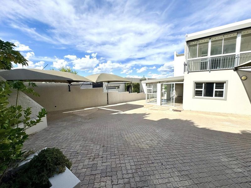 4 Bedroom House For Sale in Elisenheim - Photo 2