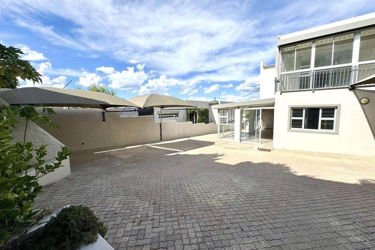 4 Bedroom House For Sale in Elisenheim - Photo 2