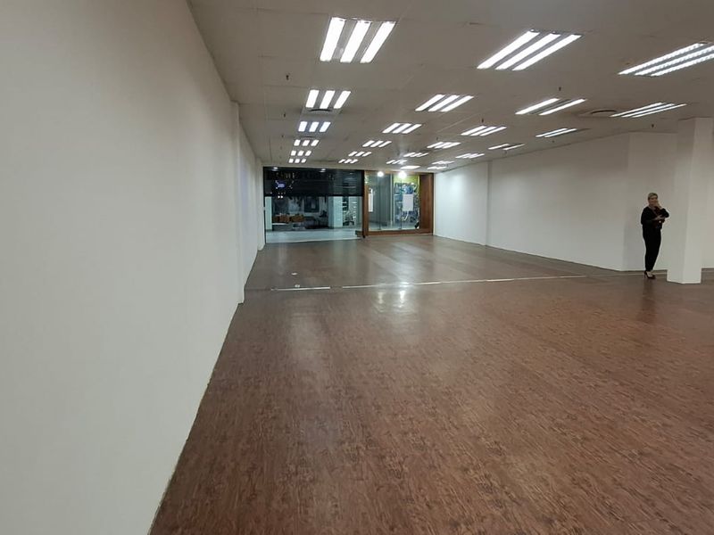 **Prime Retail Space Available in High-Traffic Mall with Unmatched Visibility** - Photo 4