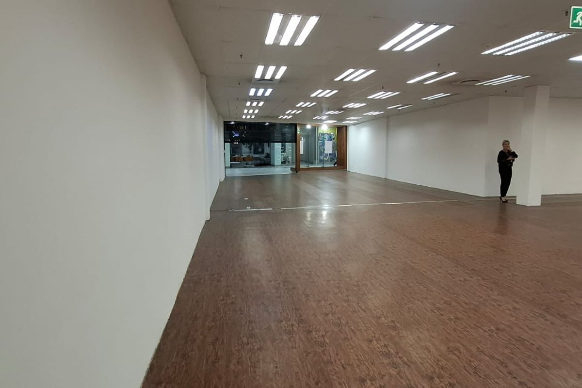 **Prime Retail Space Available in High-Traffic Mall with Unmatched Visibility** - Photo 4