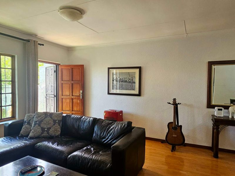 Start Fresh or Wind Down In This Private 2 Bed Paulshof Gem! - Photo 5