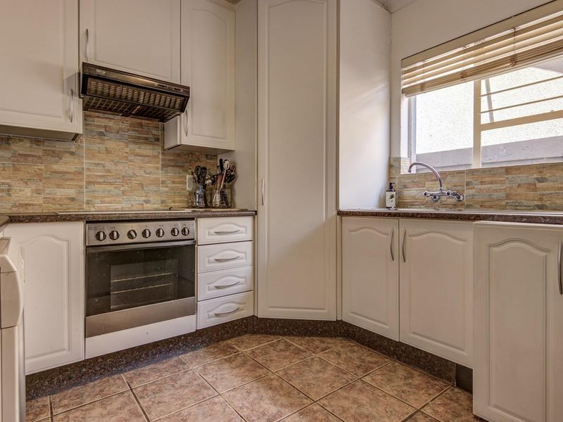 NEAT and SECURE CLUSTER - PET FRIENDLY - Photo 10