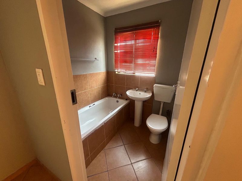 2 Bedroom house in lotus gardens - Photo 10