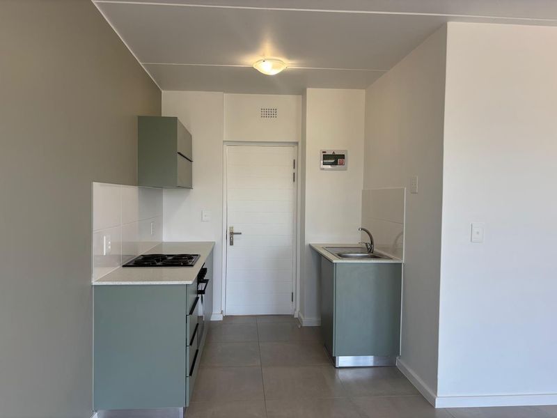 Elegant 2-Bedroom Apartment for Sale in Rivergate - Photo 4