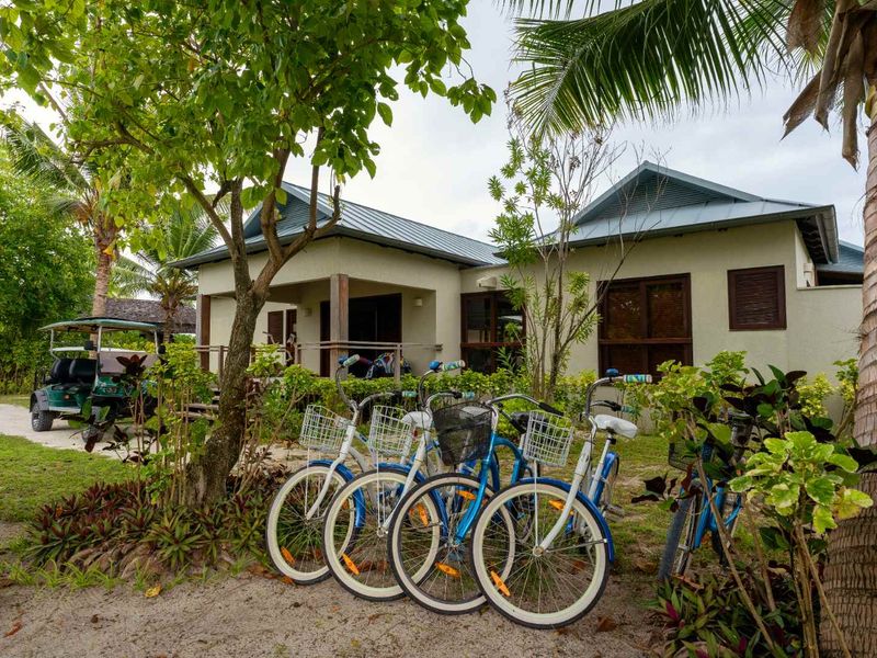EXCEPTIONAL PRIVATE BEACH VILLA ON THE IDYLLIC DESROCHES ISLAND - Photo 5