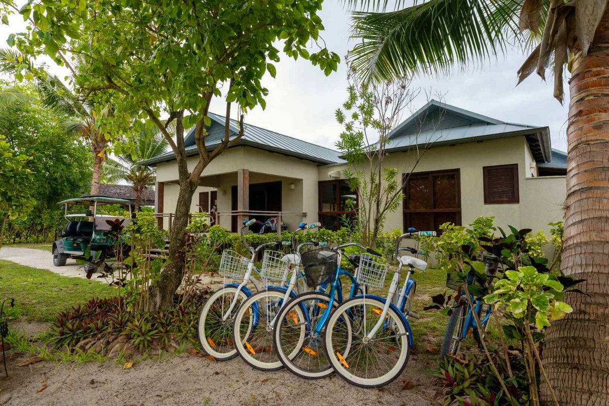 EXCEPTIONAL PRIVATE BEACH VILLA ON THE IDYLLIC DESROCHES ISLAND - Photo 5