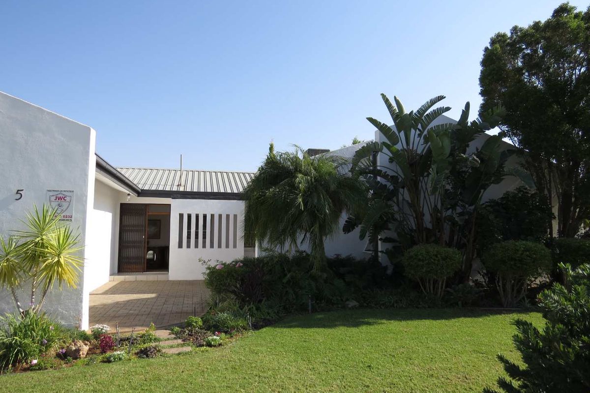 Stunning 4-Bedroom Upmarket Home for Sale in Kakamas – Style, Space & Elegance! - Photo 2