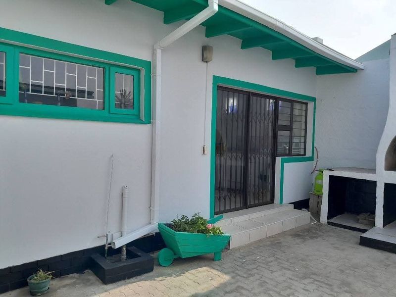 HOUSE FOR SALE IN HENTIES BAY - Photo 5