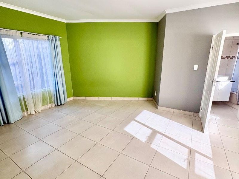 Townhouse To Let in Long Beach - Photo 7