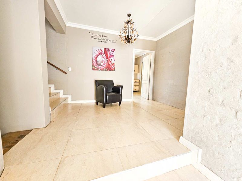 Your family home awaits, perfectly located. - Photo 2