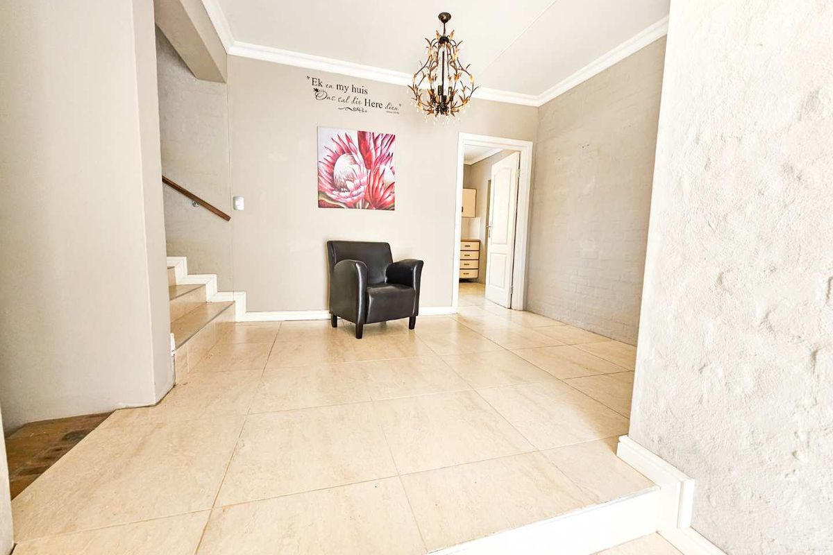 Your family home awaits, perfectly located. - Photo 2