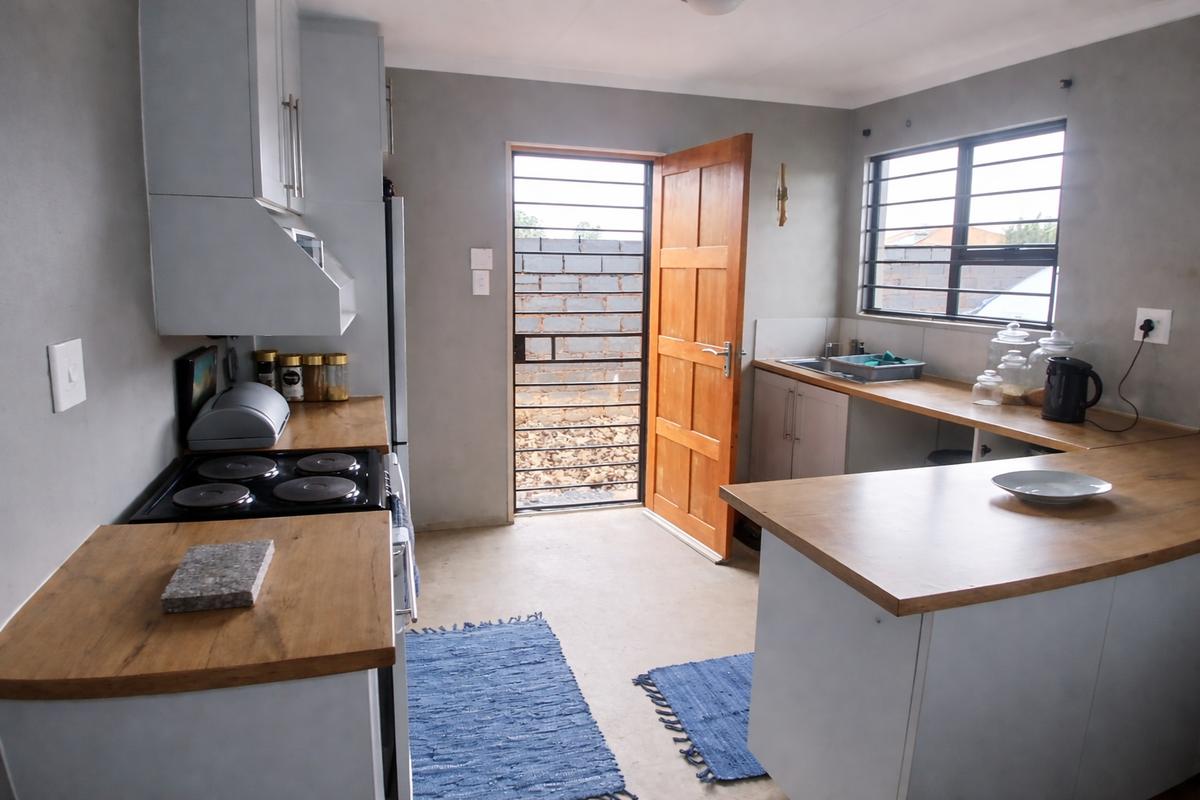 Charming 3-Bedroom Home in a Tranquil Estate - Photo 2