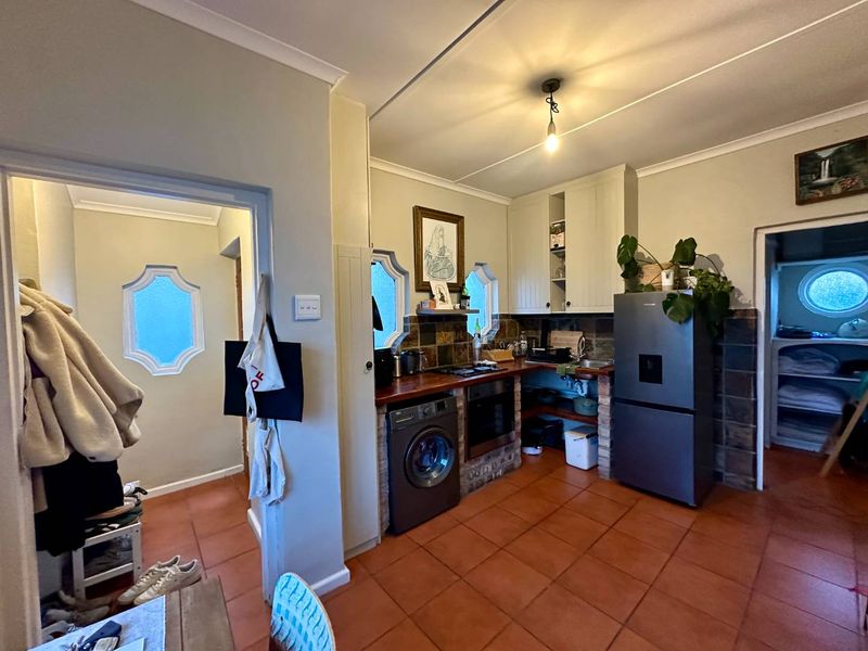 Perfect blend of location and comfort - Photo 4