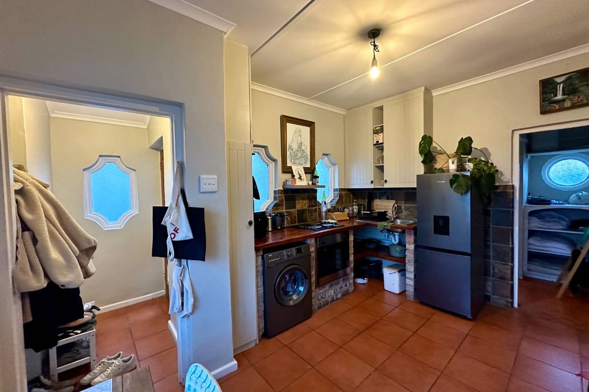 Perfect blend of location and comfort - Photo 4