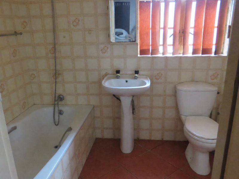 Three bedroom house with cottage in Raceview - Photo 5