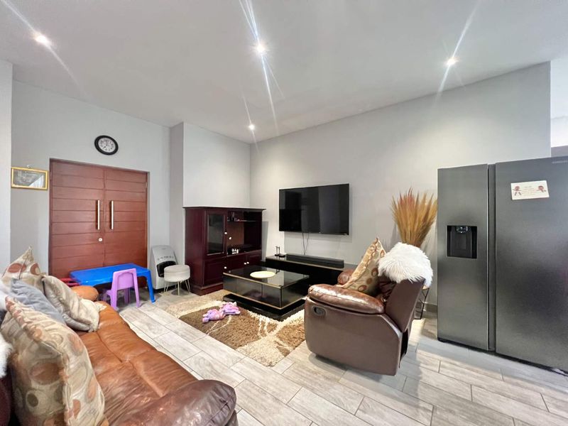 Modern 3-Bedroom, 2-Bathroom Double-Storey Home for Sale - Photo 3