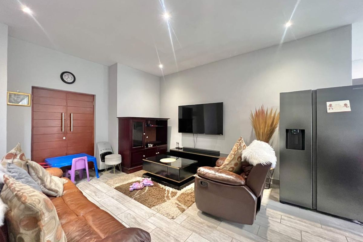 Modern 3-Bedroom, 2-Bathroom Double-Storey Home for Sale - Photo 3