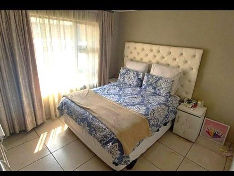 Two Bedroom Townhouse in Albermale - Photo 6