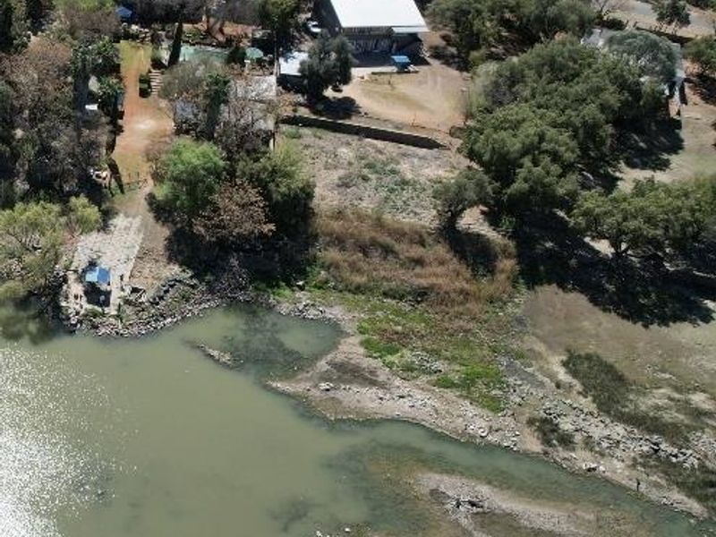 Riverfront 4-Bedroom Double Storey Home with Apartment in Barkly West - Photo 5