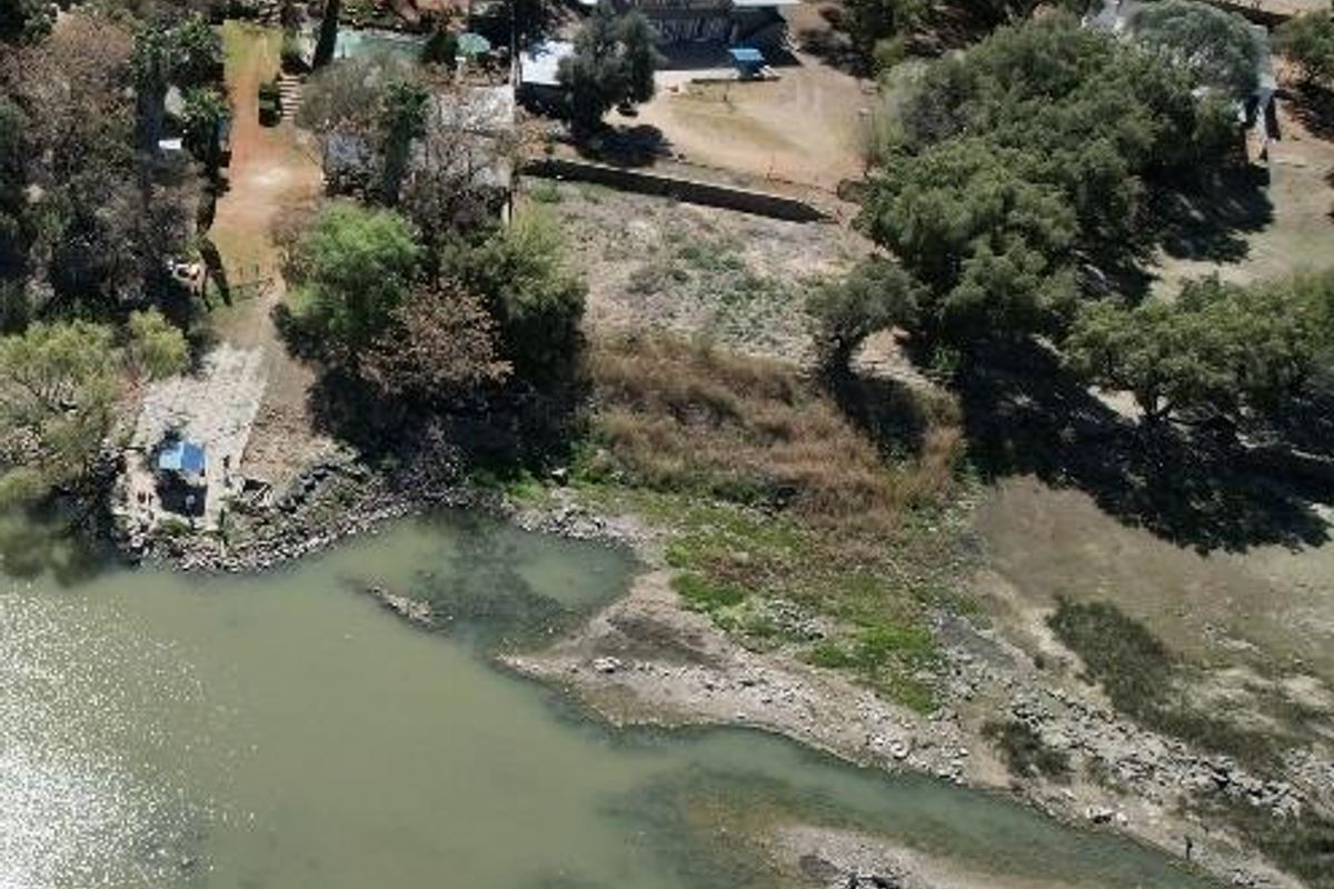 Riverfront 4-Bedroom Double Storey Home with Apartment in Barkly West - Photo 5