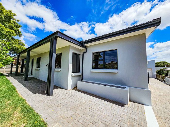 Property #2367807, House For Sale in Still Bay West