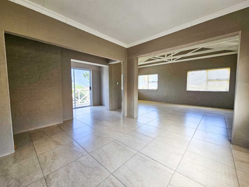 Your family home awaits, perfectly located. - Photo 4