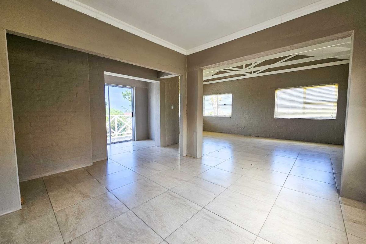 Your family home awaits, perfectly located. - Photo 4
