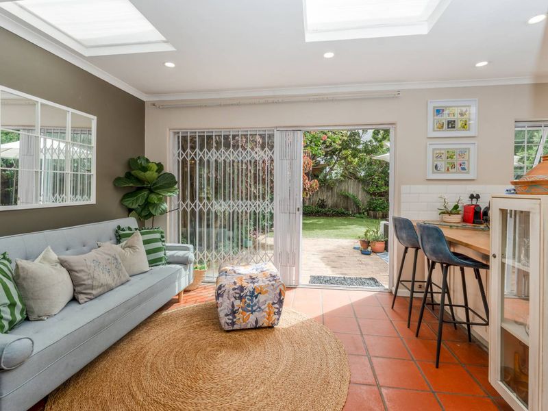 Light & Bright Mediterranean Inspired Living - Photo 5