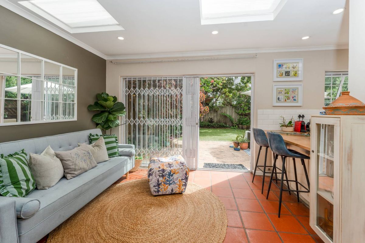 Light & Bright Mediterranean Inspired Living - Photo 5