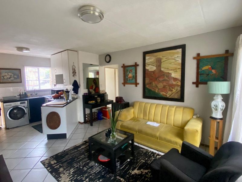 Ground Floor Living: 2-Bedroom Unit - Photo 4