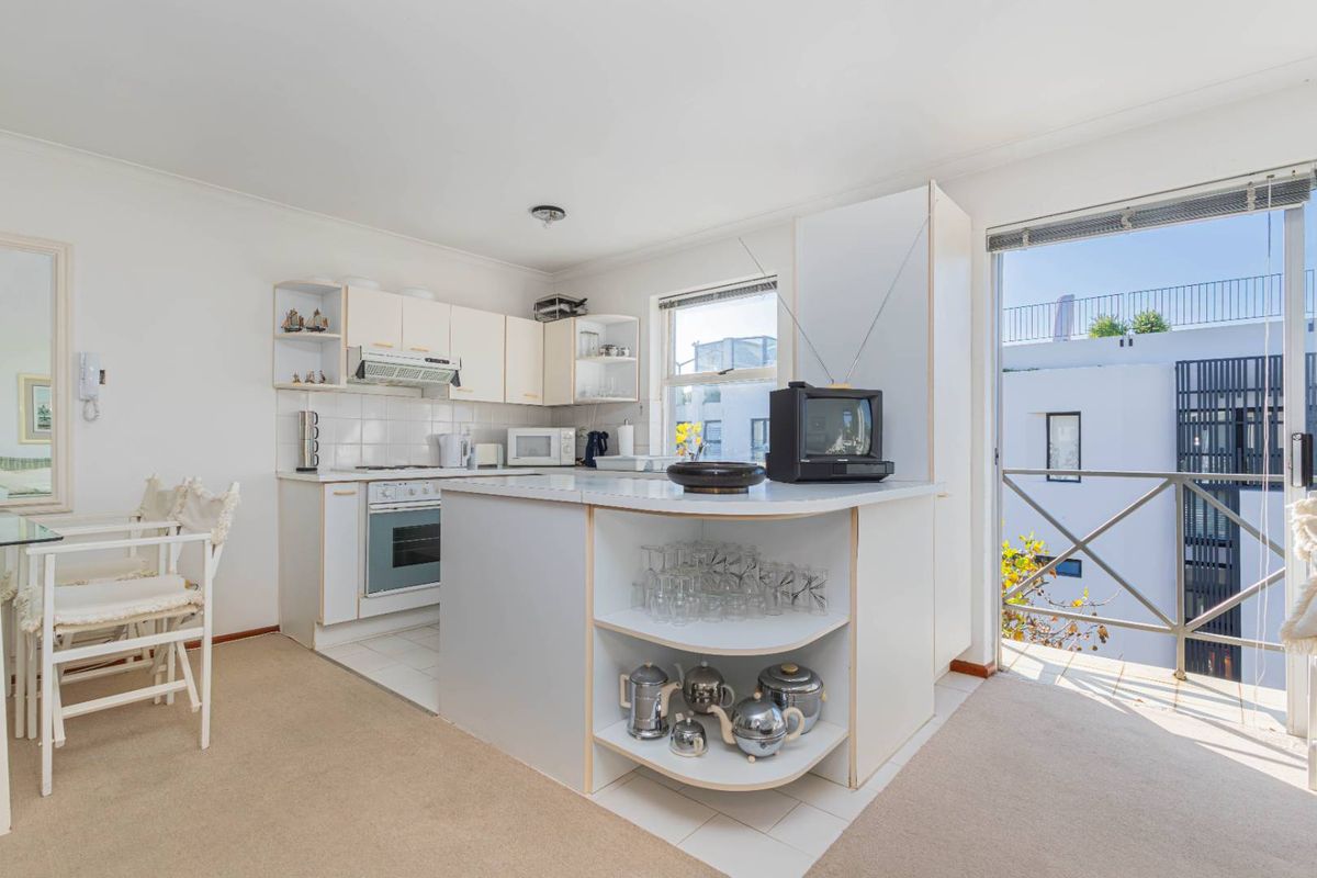 Investor Alert: Airbnb-Friendly Pad in Trendy De Waterkant - Photo 3