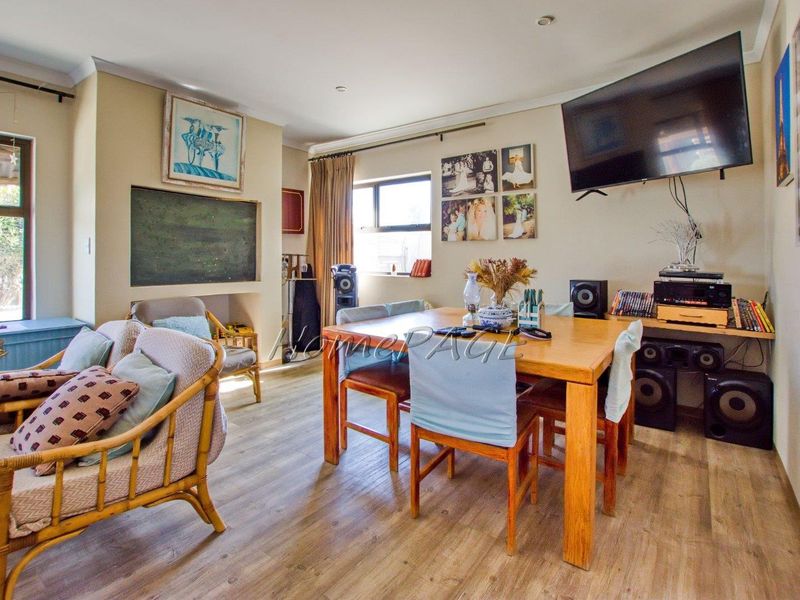 Vineta, Swakopmund:  3 Bedr Home with 2 Flats is for Sale - Photo 8