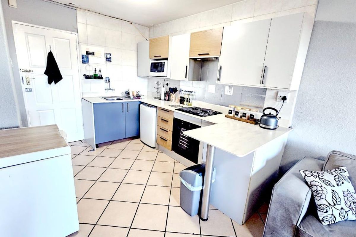 3 Bedroom Townhouse - Photo 3