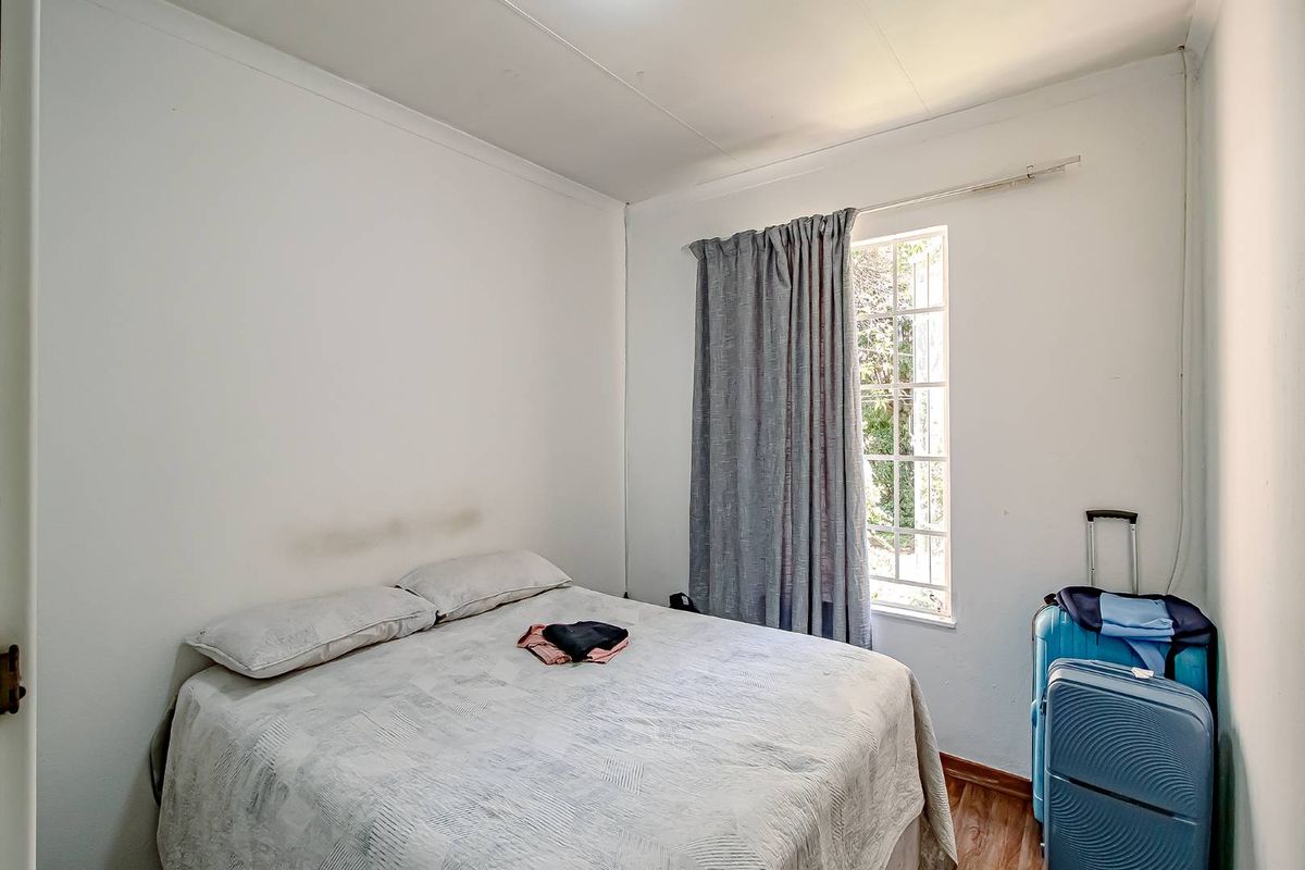 3 Bed 1 Bath House in a secure complex - Photo 3