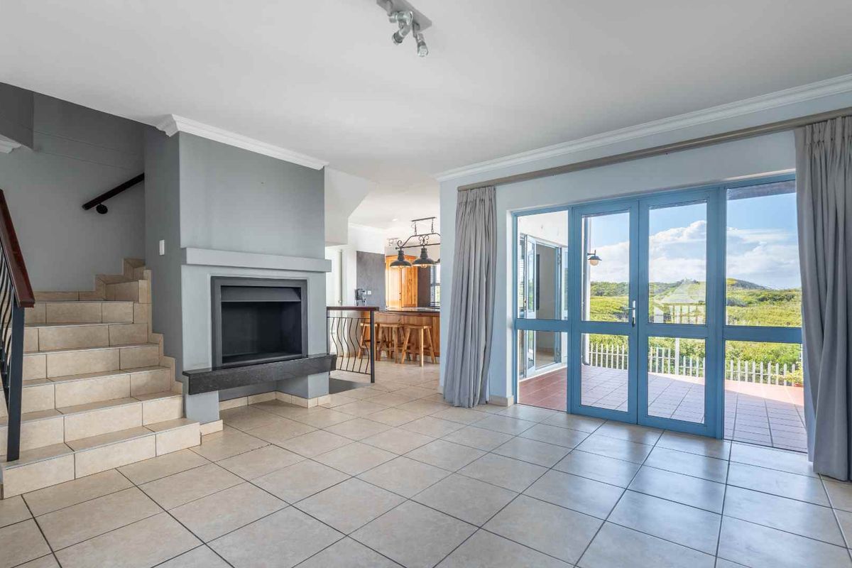 4 Bedroom House To Rent In Big Bay - Photo 4