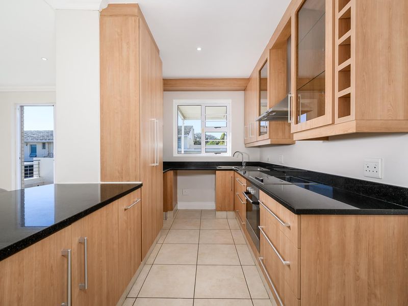 Corner unit, wrap around bacony with sea views! - Photo 8