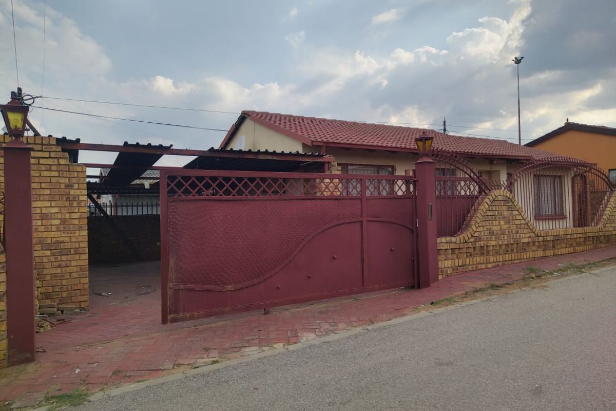 3 bedrooms house for sale in Soshanguve BB - Photo 4